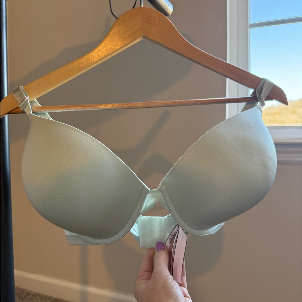 Victorias Secret 38DDD push up convertible bra
